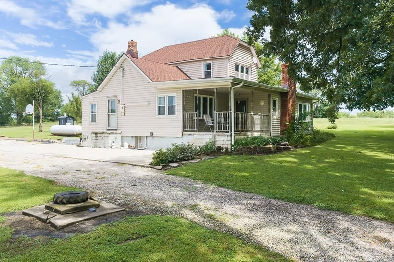 18500 Hollingsworth Rd, Tonganoxie, KS 66086