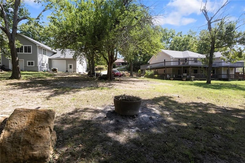 8010 Rock Creek Dr, Ozawkie, KS 66070