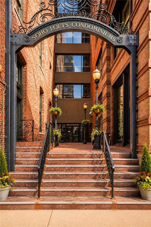 308 W 8th St #418, Kansas City, MO 64105