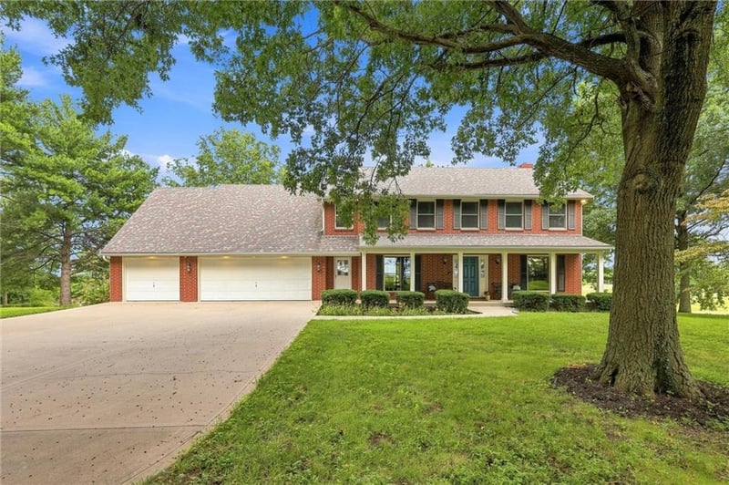 10423 Ridgeview Ave, Liberty, MO 64068