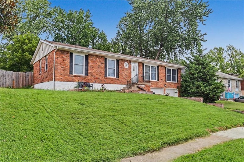 16114 E 41st St, Independence, MO 64055