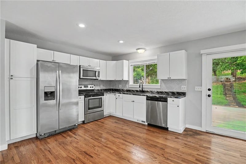 16114 E 41st St, Independence, MO 64055
