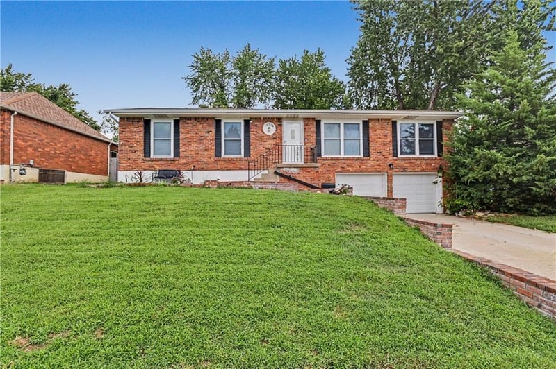 16114 E 41st St, Independence, MO 64055