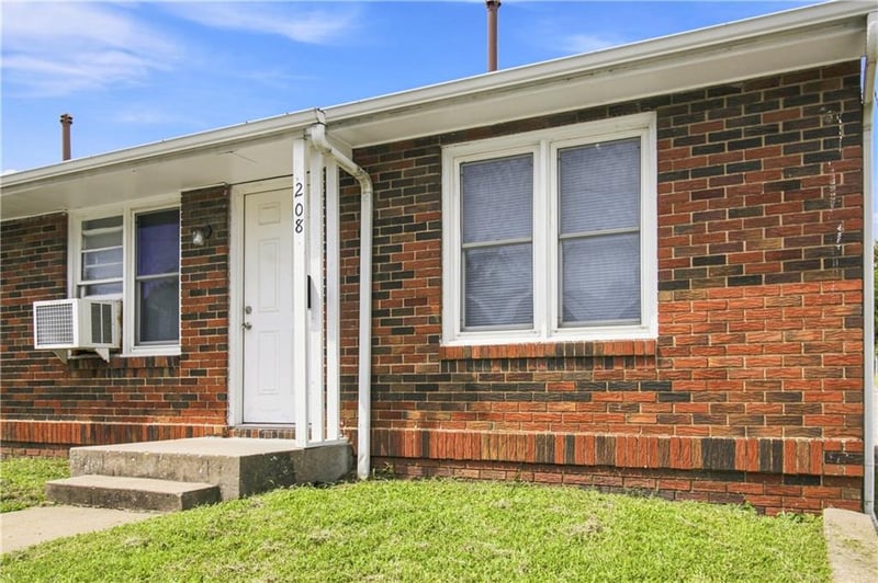 208210 S Maguire St, Warrensburg, MO 64093