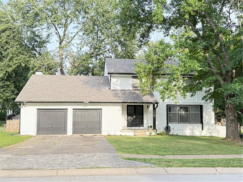 12813 Craig Ave, Grandview, MO 64030