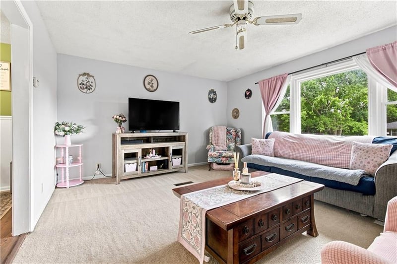 143 SE 125 Rd, Warrensburg, MO 64093