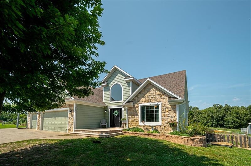 1581 Shawnee Rd, Pomona, KS 66076