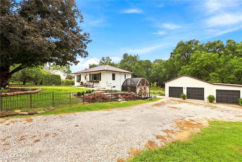 507 E 127th St, Kansas City, MO 64145