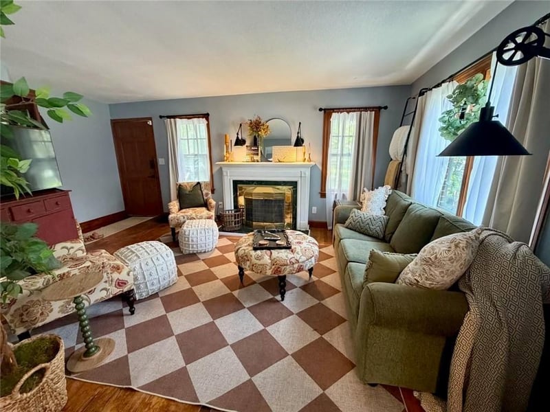 709 N Allen Rd, Independence, MO 64050