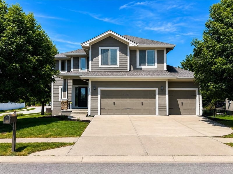 505 SW Webster Dr, Blue Springs, MO 64014