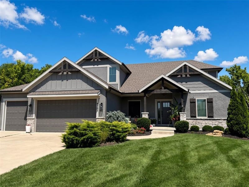 9103 SW 12th St, Lee's Summit, MO 64064