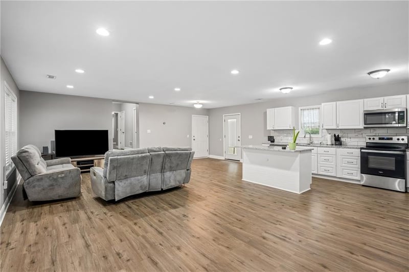 601 S Webster St, Spring Hill, KS 66083
