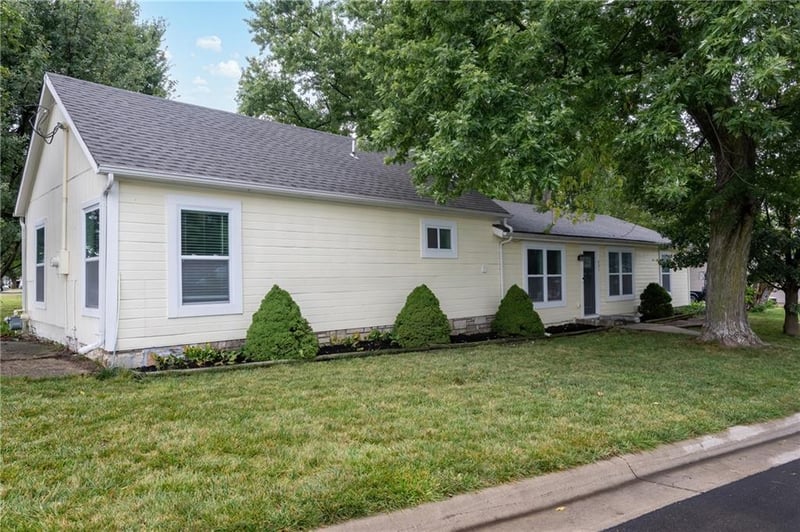 601 S Webster St, Spring Hill, KS 66083