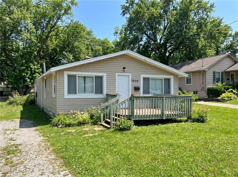 1608 S Osage St, Independence, MO 64055