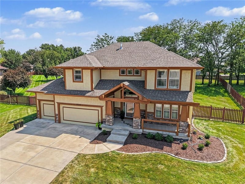 11043 Northridge Dr, Kansas City, KS 66109
