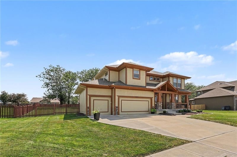 11043 Northridge Dr, Kansas City, KS 66109