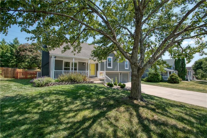 105 SW Tess Dr, Lee's Summit, MO 64081