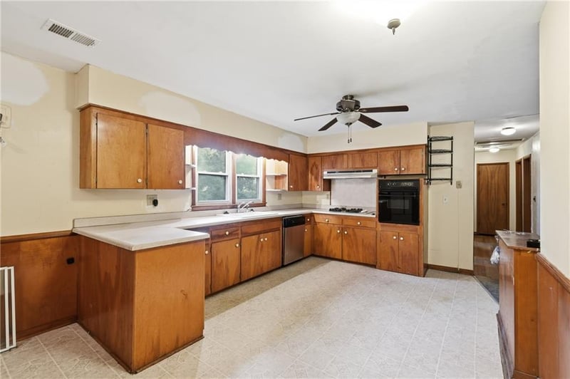 142 W Shawnee St, Gardner, KS 66030