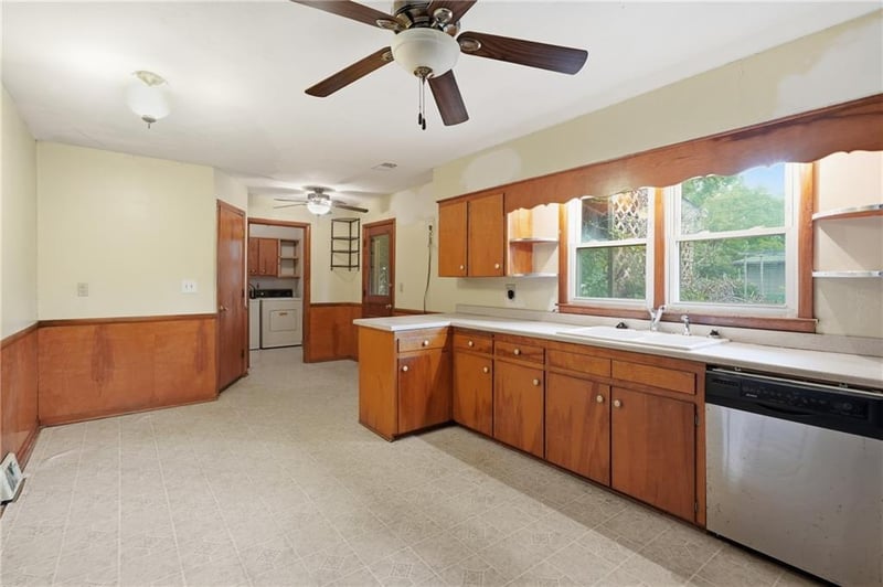 142 W Shawnee St, Gardner, KS 66030