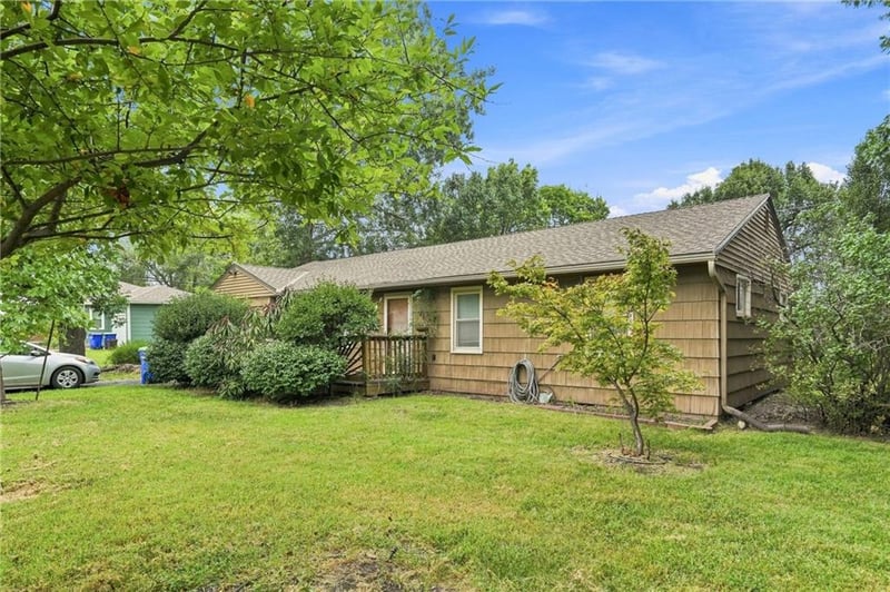 142 W Shawnee St, Gardner, KS 66030
