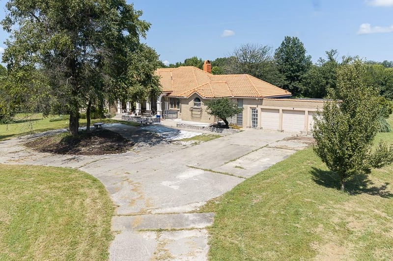 20100 Evans Rd, Tonganoxie, KS 66086
