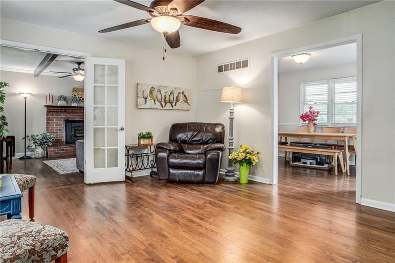 6443 Larsen Ln, Shawnee, KS 66203