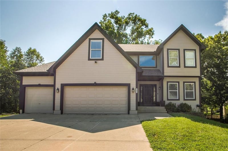 1021 SW 13th Ter, Lee's Summit, MO 64081