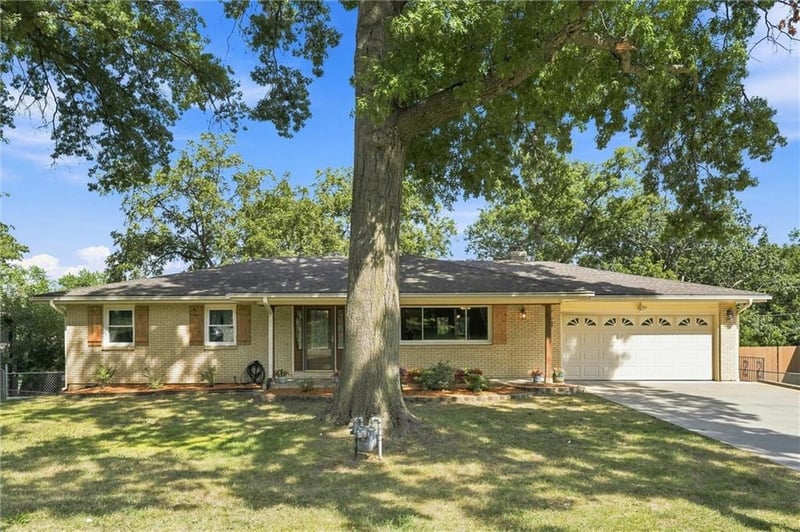 743 Linda Ln, Bonner Springs, KS 66012