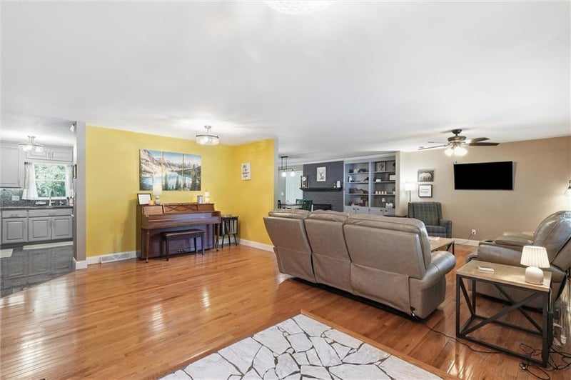 743 Linda Ln, Bonner Springs, KS 66012