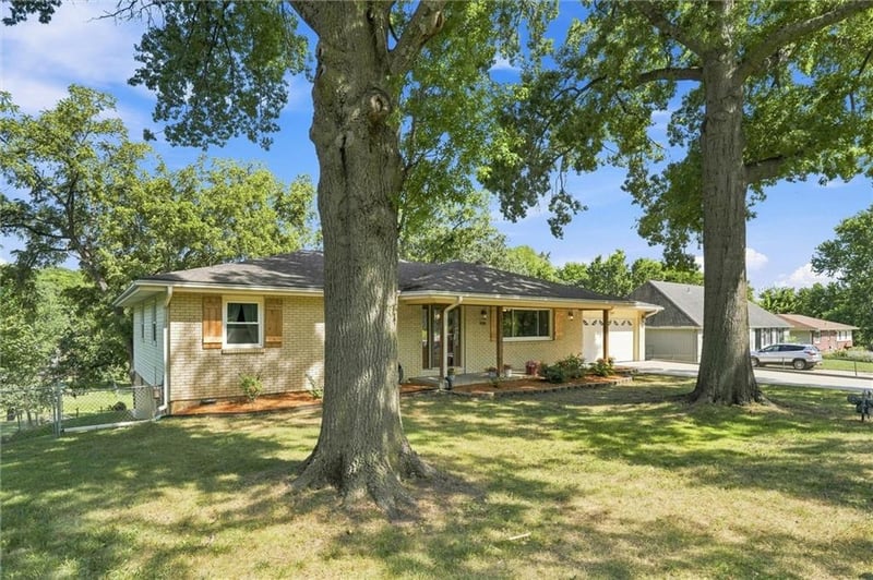 743 Linda Ln, Bonner Springs, KS 66012