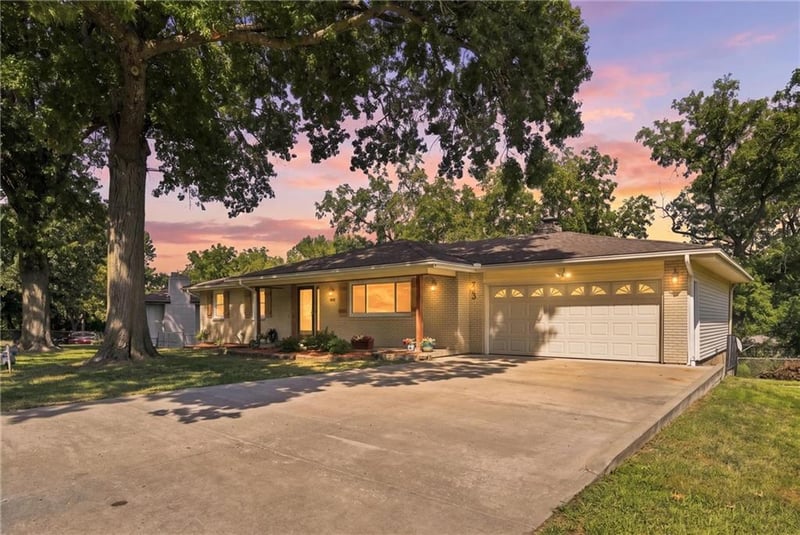 743 Linda Ln, Bonner Springs, KS 66012