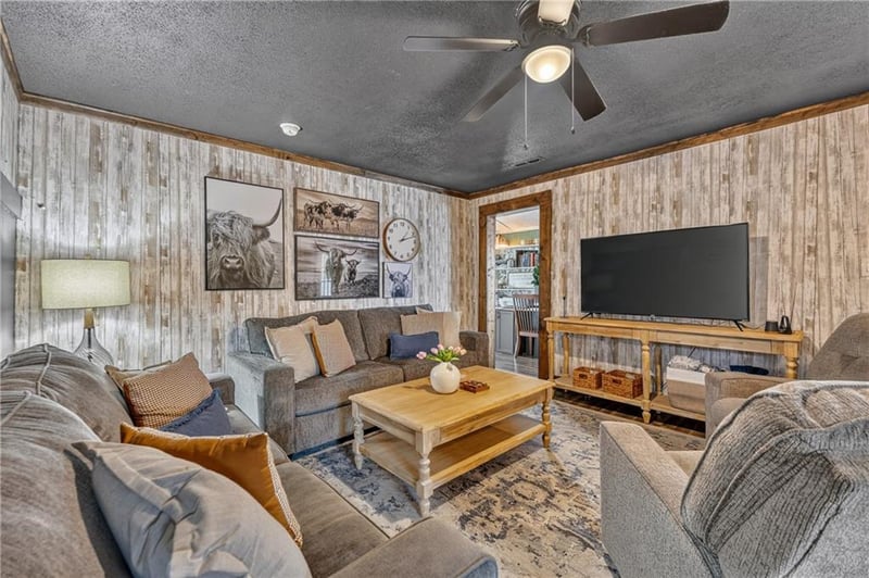 212 W 3rd St, Rayville, MO 64084
