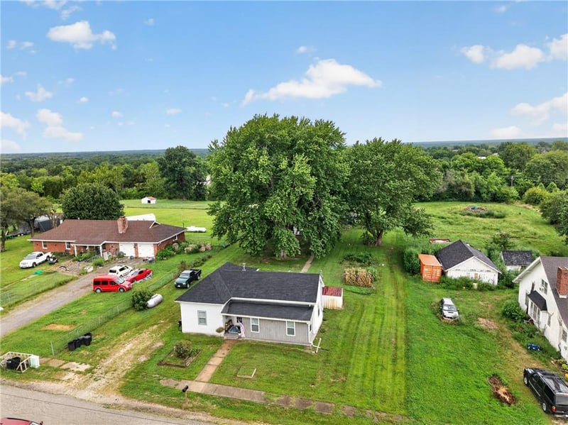 212 W 3rd St, Rayville, MO 64084