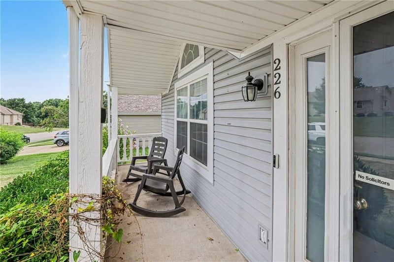 226 N Sunset Ln, Raymore, MO 64083