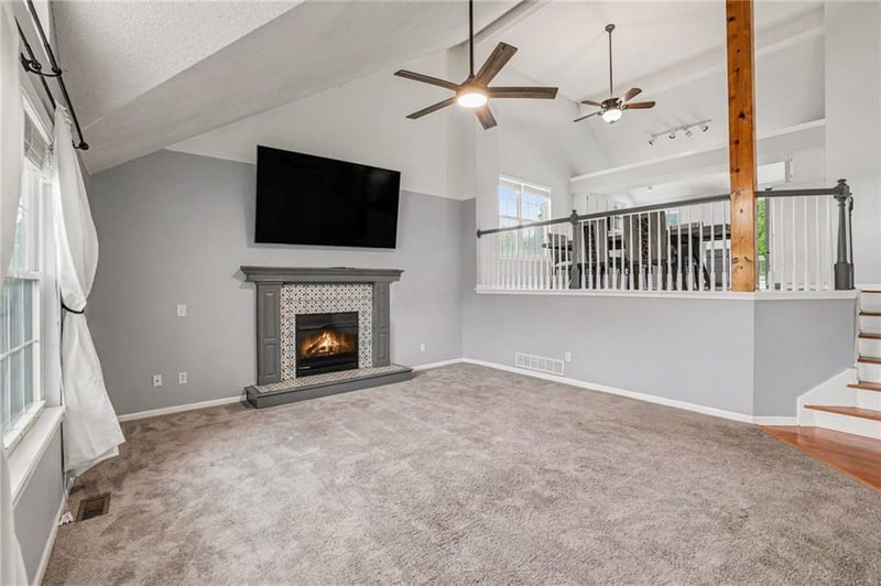 226 N Sunset Ln, Raymore, MO 64083