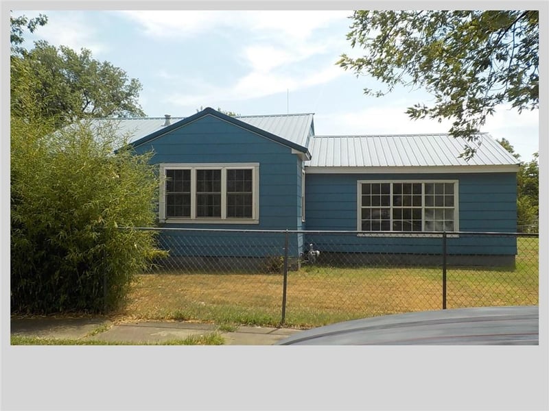 307 W North St, Coffeyville, KS 67337