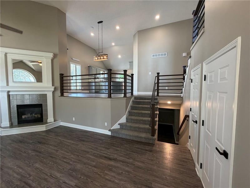 908 SE 15th St, Lee's Summit, MO 64081