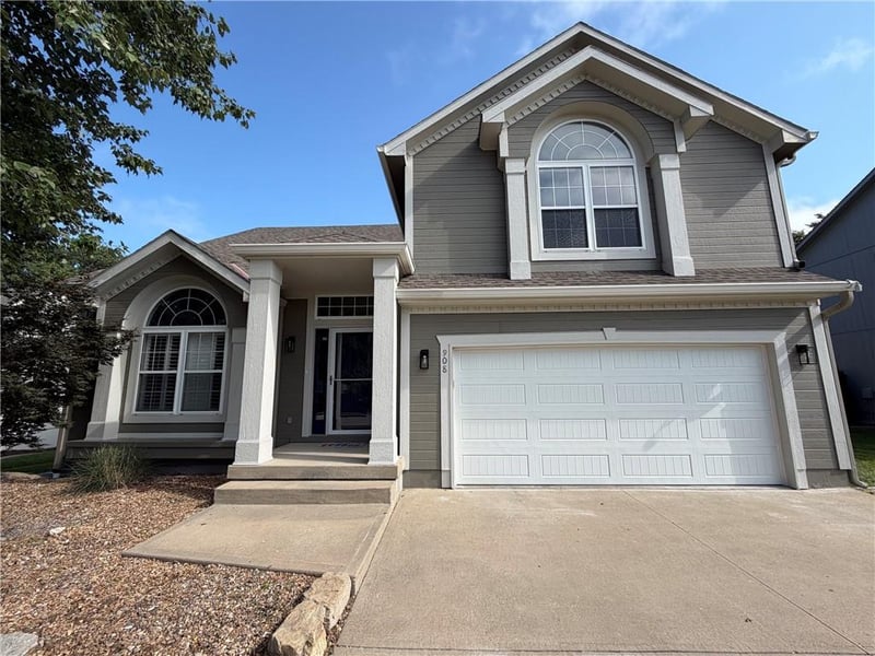 908 SE 15th St, Lee's Summit, MO 64081