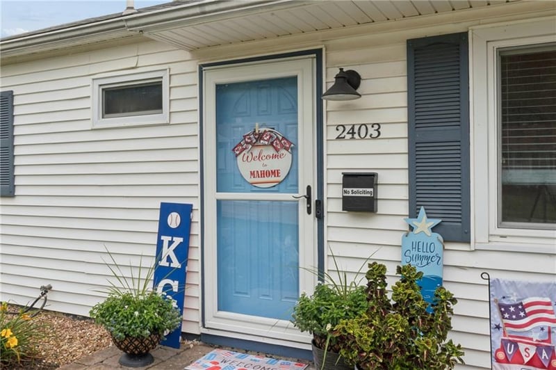 2403 59th St, Gladstone, MO 64118