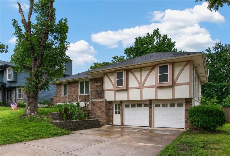 3523 NE Stanton St, Lee's Summit, MO 64064