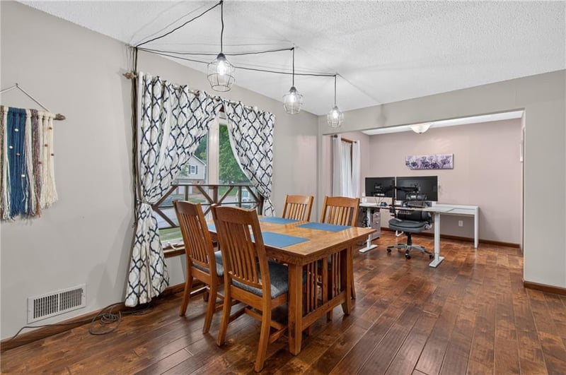 3523 NE Stanton St, Lee's Summit, MO 64064