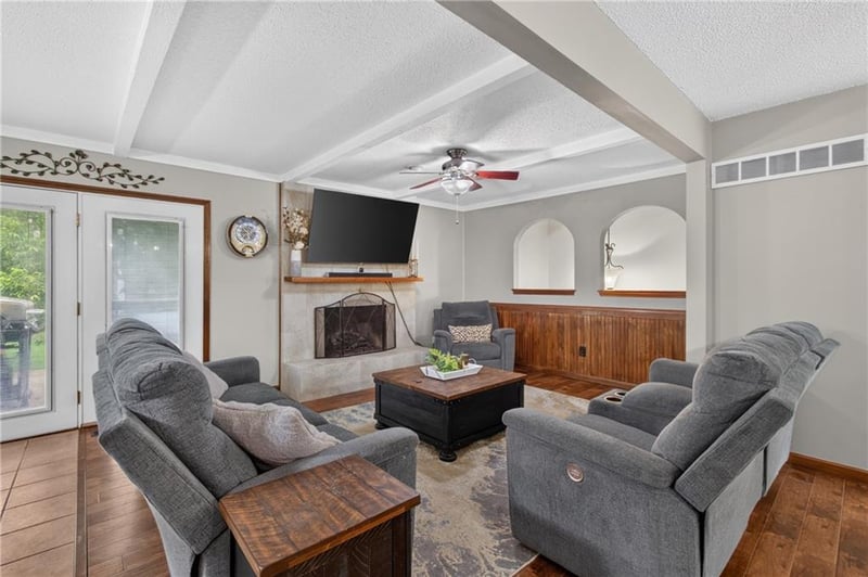 3523 NE Stanton St, Lee's Summit, MO 64064