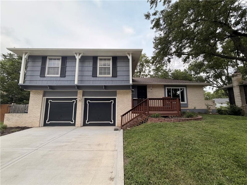 1002 E Willow Dr, Olathe, KS 66061