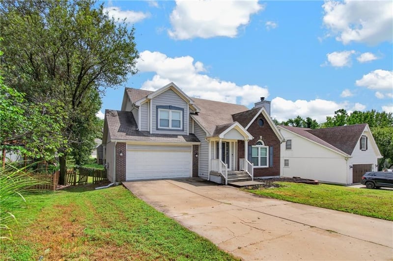 6529 NW Hidden Valley Rd, Kansas City, MO 64152