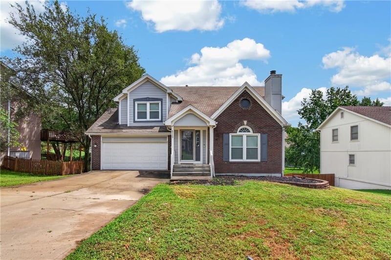 6529 NW Hidden Valley Rd, Kansas City, MO 64152