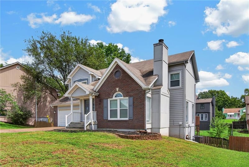 6529 NW Hidden Valley Rd, Kansas City, MO 64152