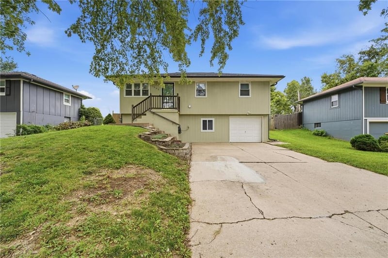 1005 NE Wien Ave, Blue Springs, MO 64014