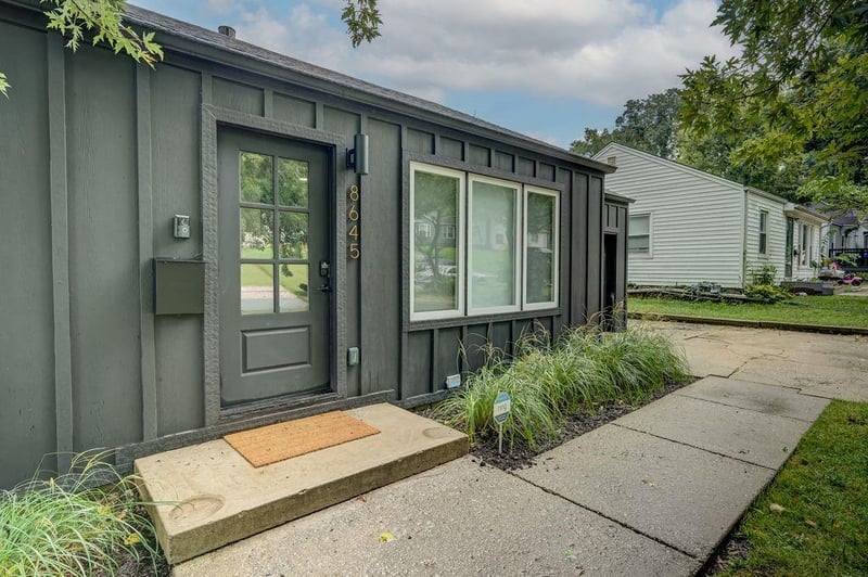 8645 Sleepy Hollow Rd, Kansas City, MO 64114