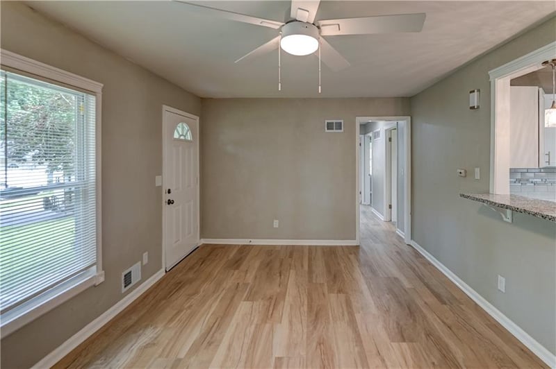 512 NW Lakeview Rd, Blue Springs, MO 64014