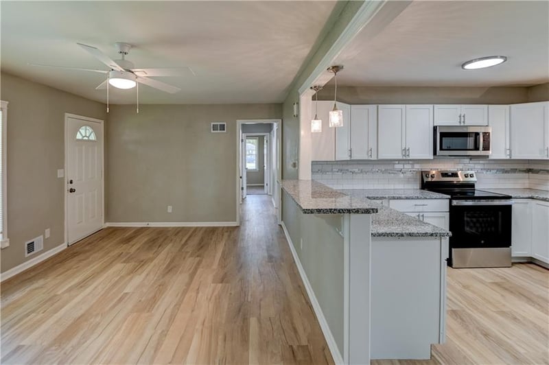 512 NW Lakeview Rd, Blue Springs, MO 64014